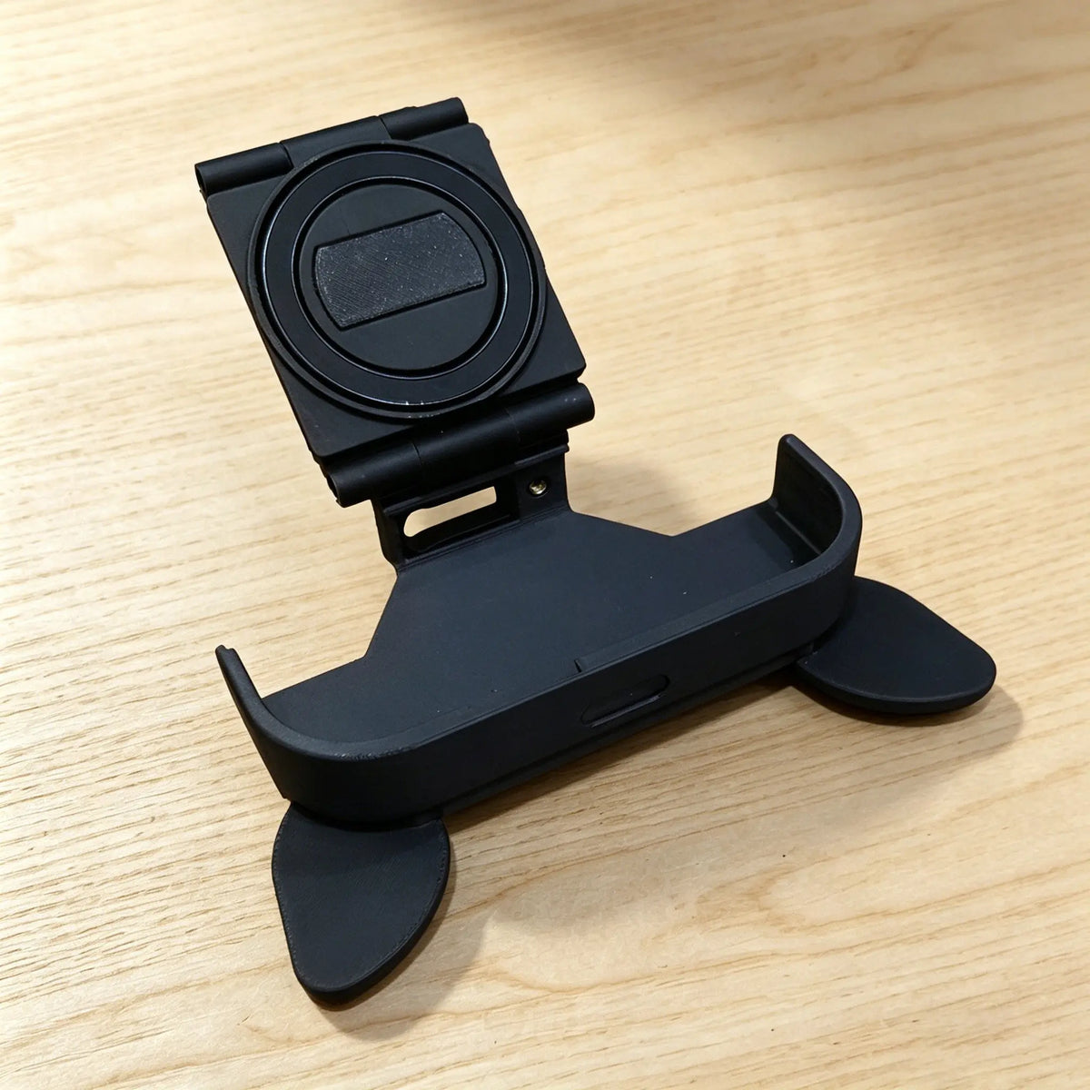 IINE Retro Card Controller Grip Magnetic Foldable Stand Damping Invisible Grip Protective Case Set For Handheld Adult Gaming
